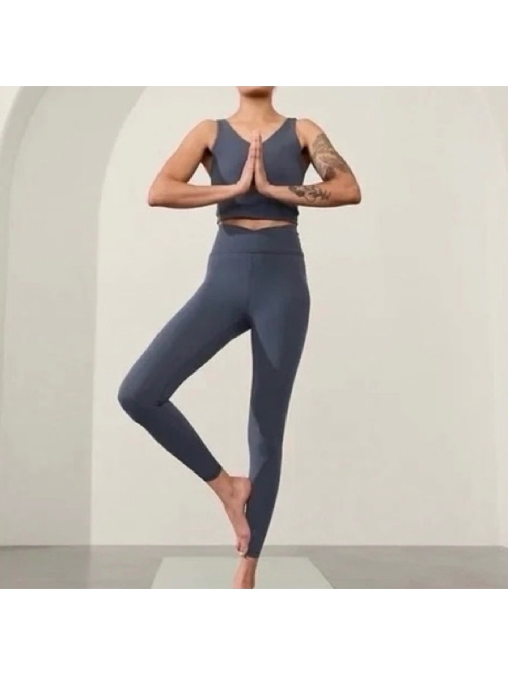 Athleta Transcend Crossover Cropped 7/8 Tight Gray Leggings Size M